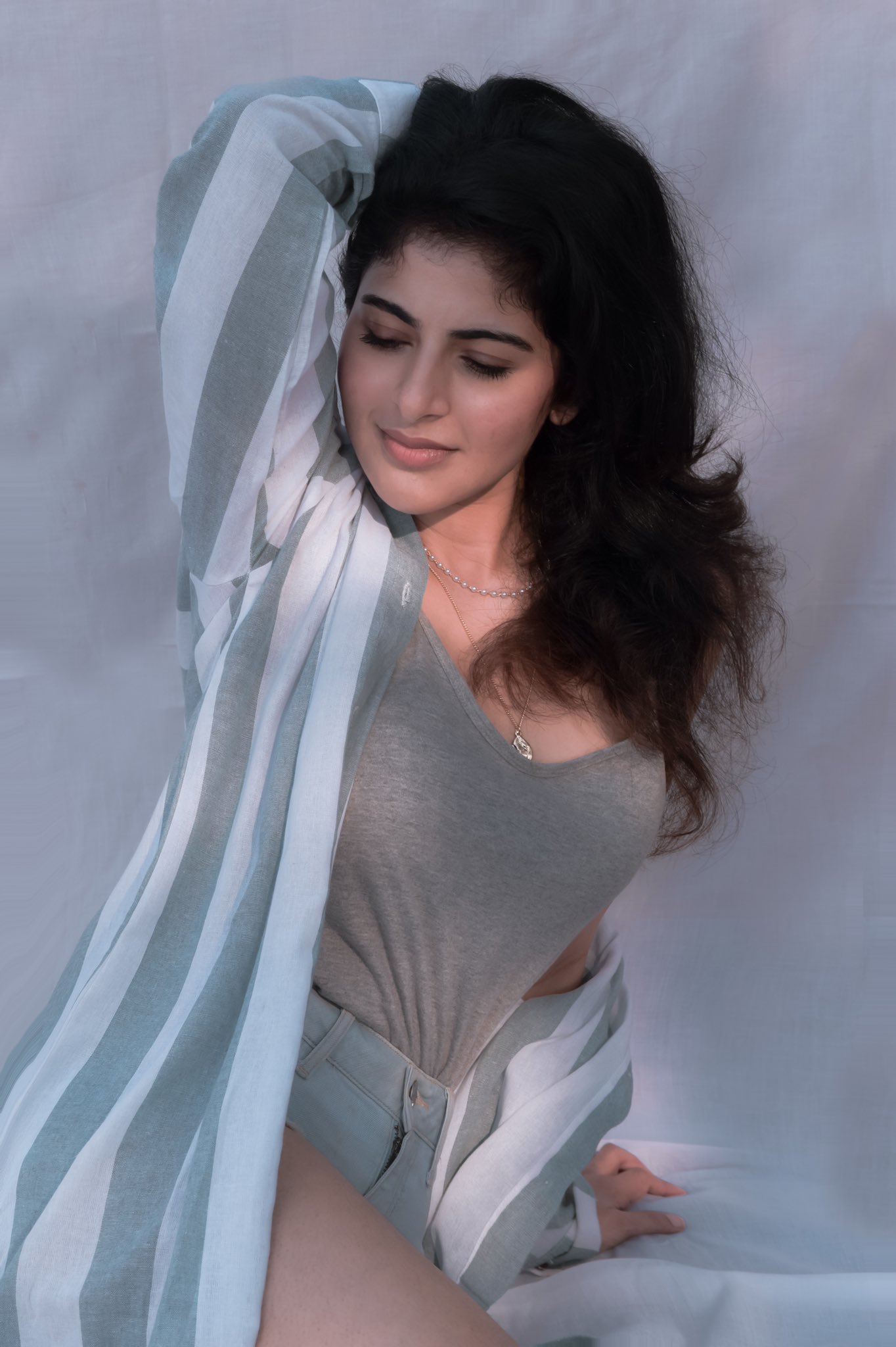 Iswarya Menon Latest Pictures,Iswarya Menon recent pics, Iswarya Menon sexy photos, Iswarya Menon in denim, Iswarya Menon hot , Iswarya Menon thighs