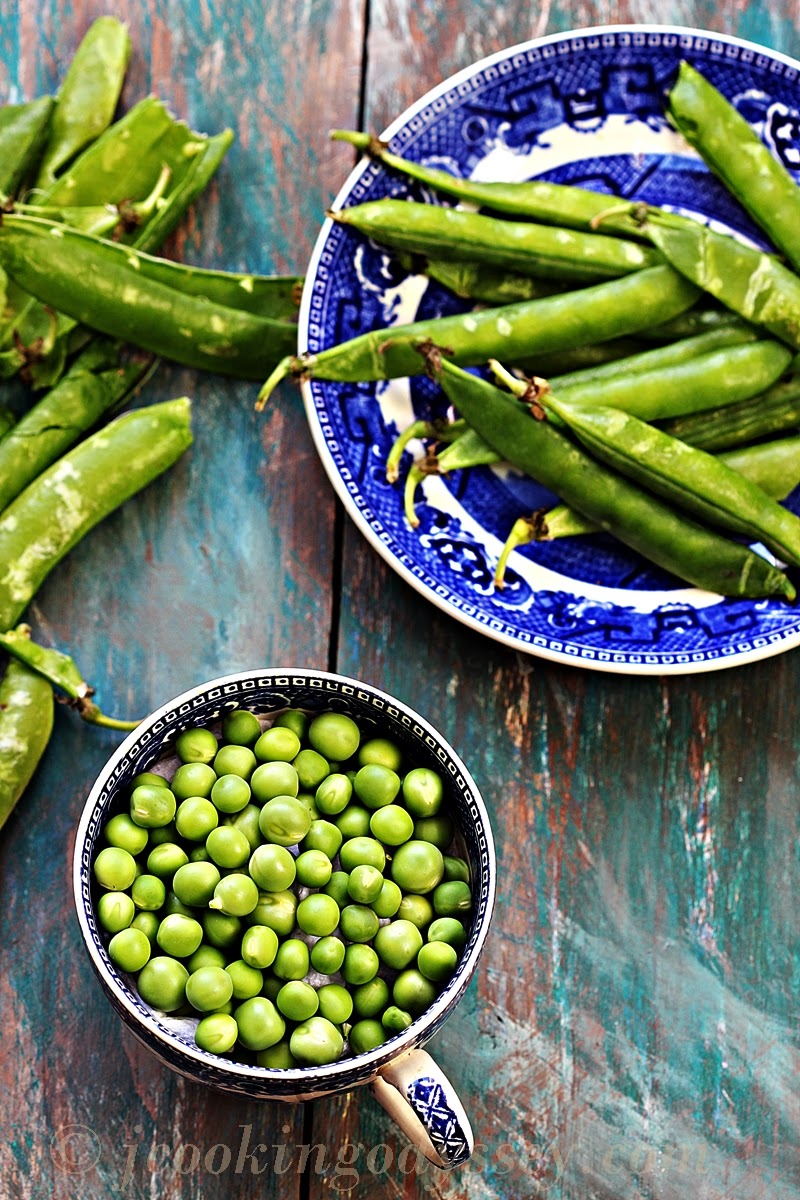 Mushroom, Green Peas in Apricot and Cashew Gravy Mushroom Matar