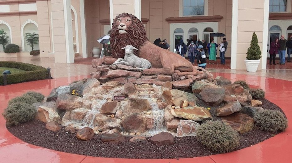 Smooth Traveler Queen Esther Opens at Lancaster, PA’s Sight & Sound