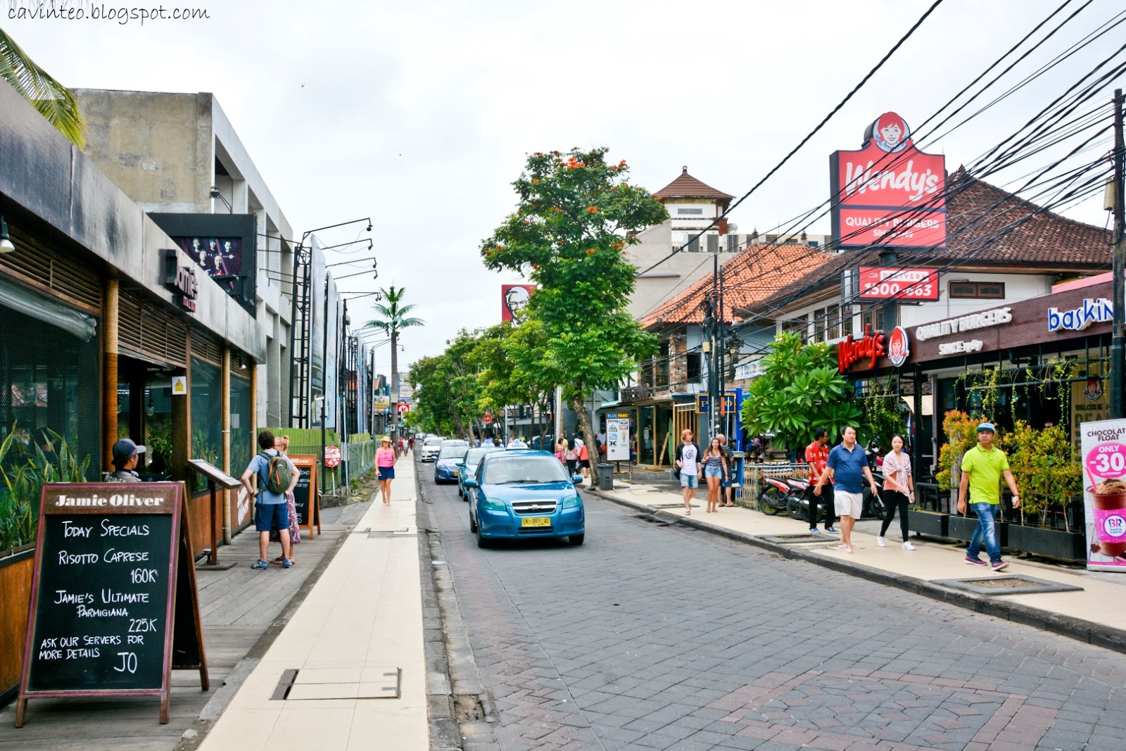 Jalan Legian | Sumber: Entree Kibbles