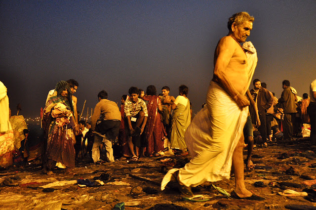 Kumbh mela 2013 ganga allahabad old man bathing ghats