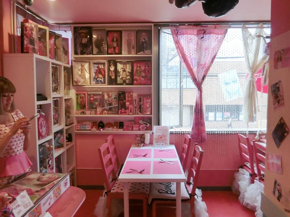 pink holiday cafe