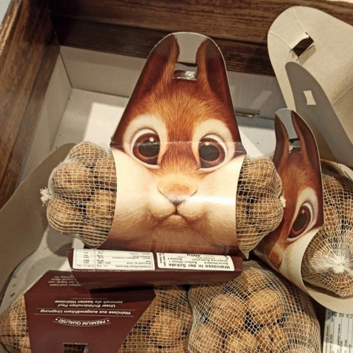 CLARABOIA Embalagem criativa de nozes