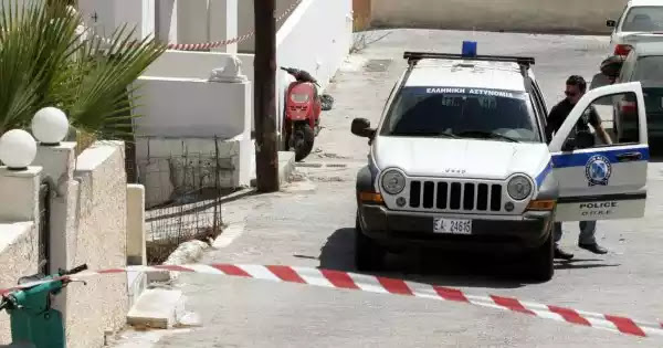 20χρονος Αλβανός δολοφόνησε τον ξενοδόχο στην Σαντορίνη: Τον σκότωσε στο ξύλο και πήγε να τον κάψει με βότκα 20χρονος Αλβανός δολοφόνησε τον ξενοδόχο στην Σαντορίνη: Τον σκότωσε στο ξύλο και πήγε να τον κάψει με βότκα