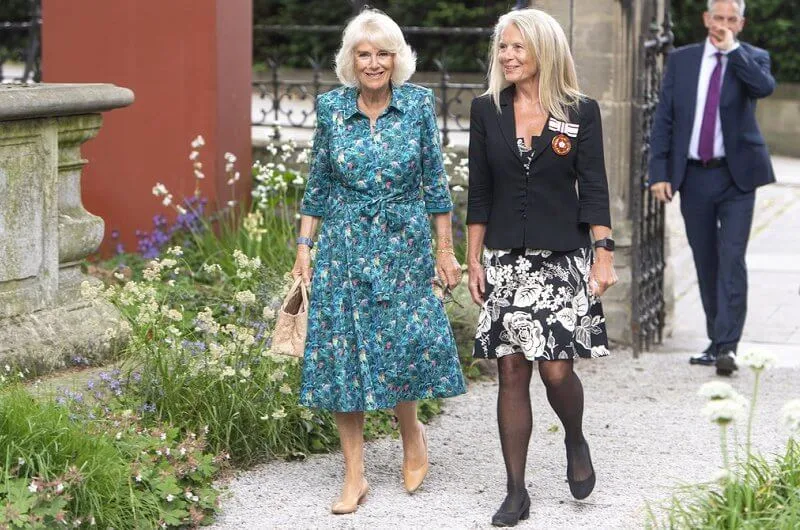 The Duchess wore a new floral print silk shirt dress. The Duchess carried a totally on-trend woven bag from Bottega Veneta