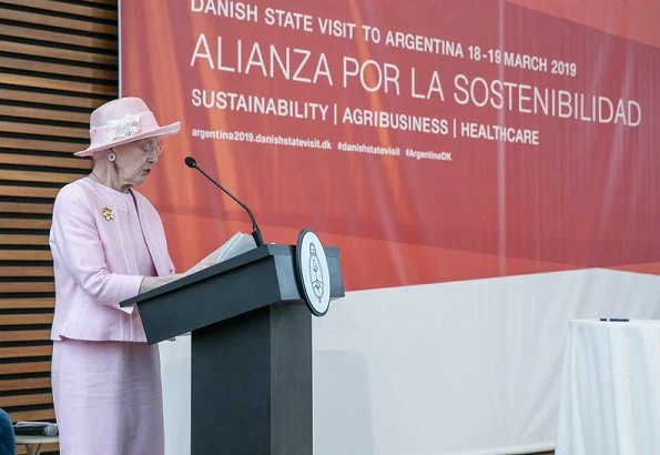 The Queen visited the opera house Teatro Colon, and  Danish Hogar Danes center. Parque de la Memoria