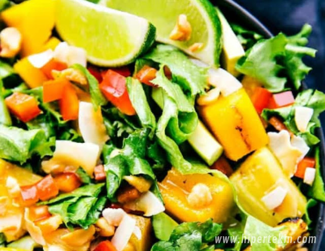 GRILLED MANGO AND PINEAPPLE SALAD