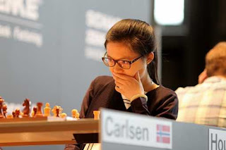Hou Yifan en tête du Grenke Chess Classic - Photo © Georgios Souleidis Hou Yifan en tête du Grenke Chess Classic - Photo © Georgios Souleidis