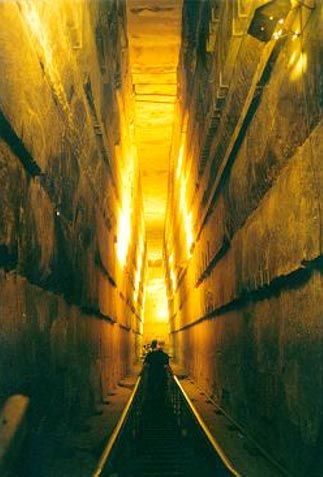 Kim tự tháp Giza có phải được dùng để tạo ra ánh sáng?