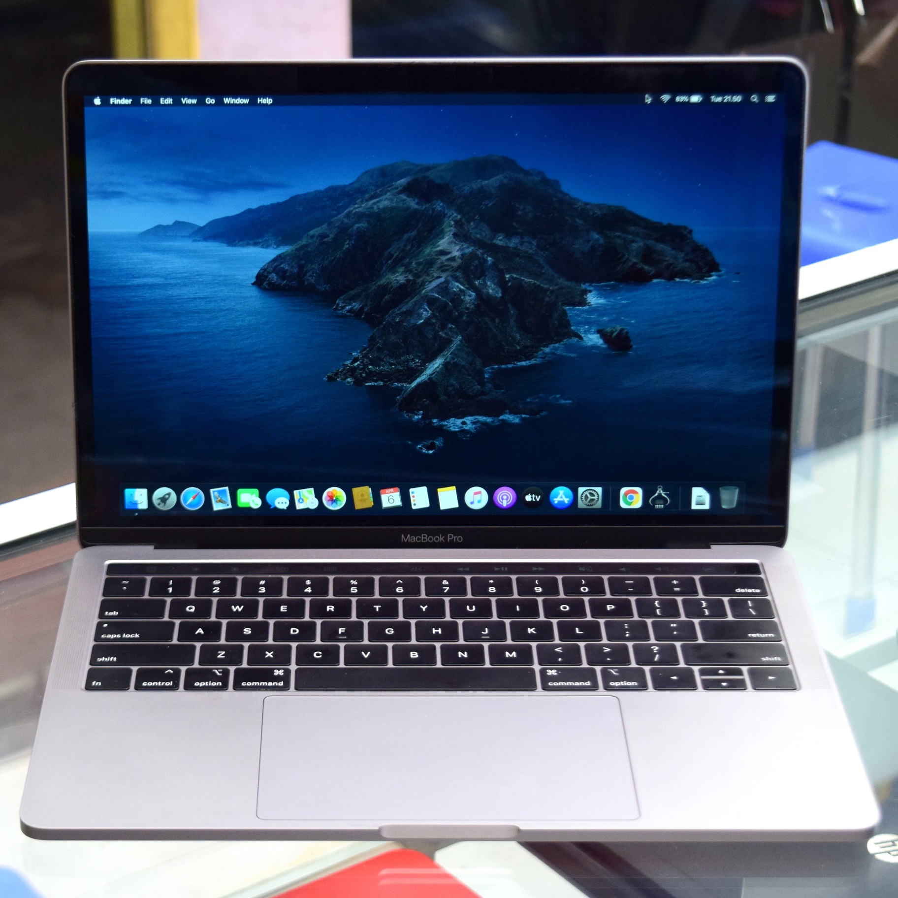Jual MacBook Pro Retina 2019 Touch Bar Core i5 13inch Jual Beli