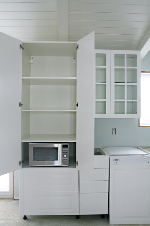 http://1.bp.blogspot.com/-_OEbbUDadtw/VOJXXzCsNFI/AAAAAAAA7EQ/h5hUaYQzMsU/s1600/IKEA_Kitchen_Cabinet_Install_Tips_2.jpg