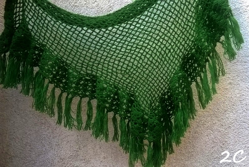 Chal de lana hecho a ganchillo