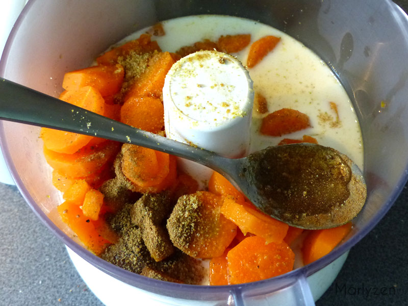 Mixez les carottes avec le reste des ingrédients.
