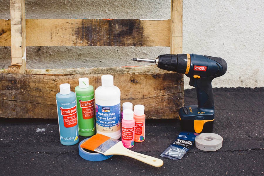 Diy photocall con palets y pintura de colores6