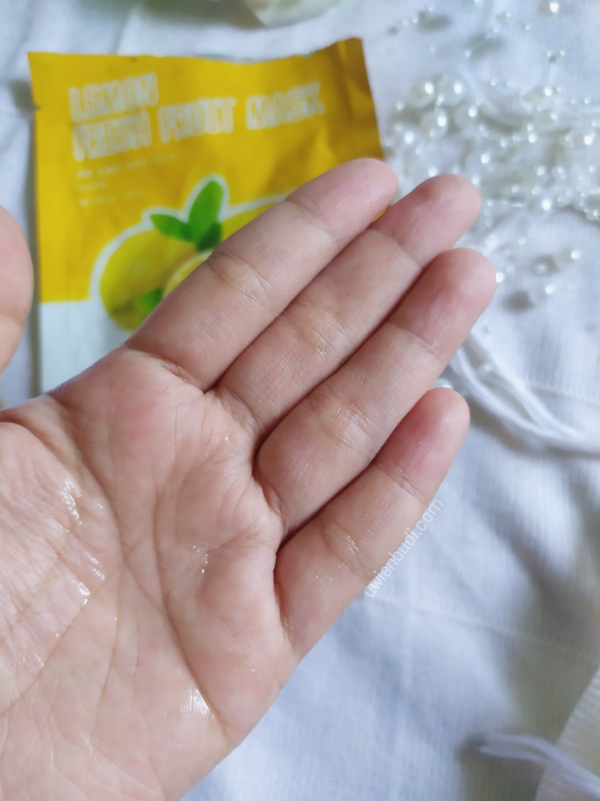 Segitu aja ya review Lemon Fresh Fruit Mask . Kalau ada