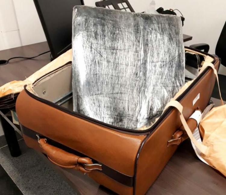 Casal é preso em Salvador ao tentar embarcar para Portugal com de 6 kg de cocaína