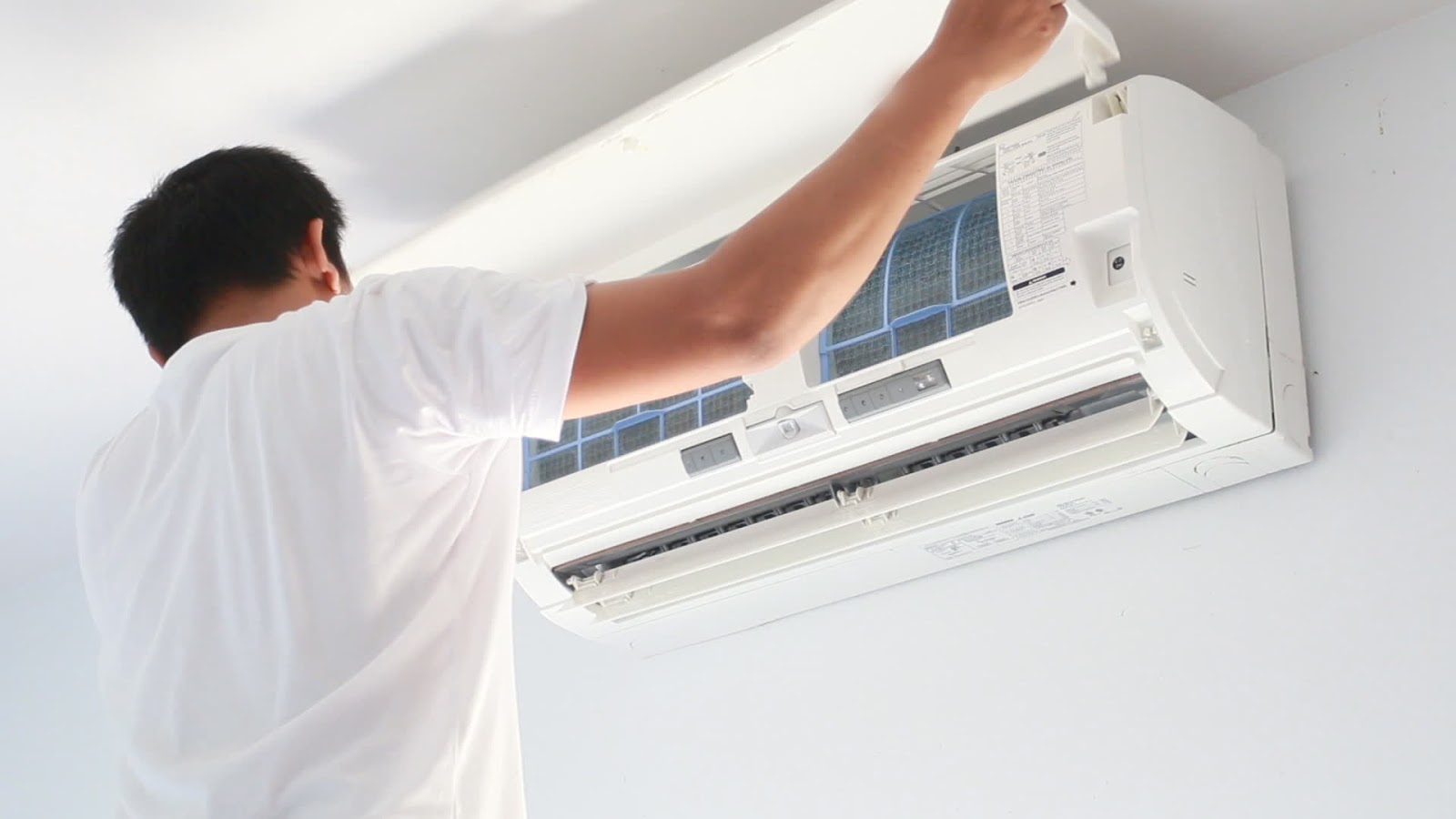 كيف تعتنى بالتكييف المنزلي ؟ | أجهزة منزلية و كهربائية في الكويت Air-conditioning-service