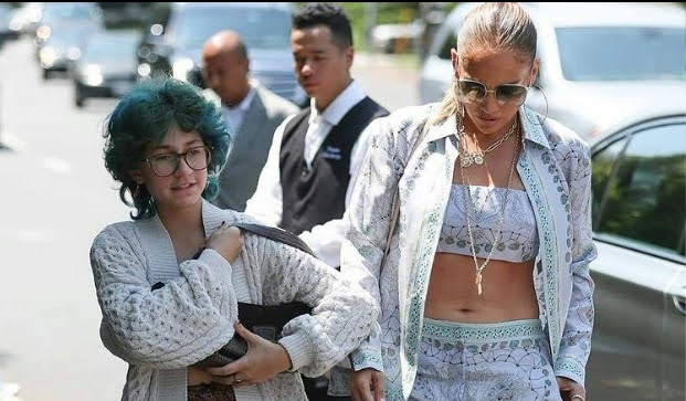 Jennifer Lopez y su hija Emme con llamativos looks