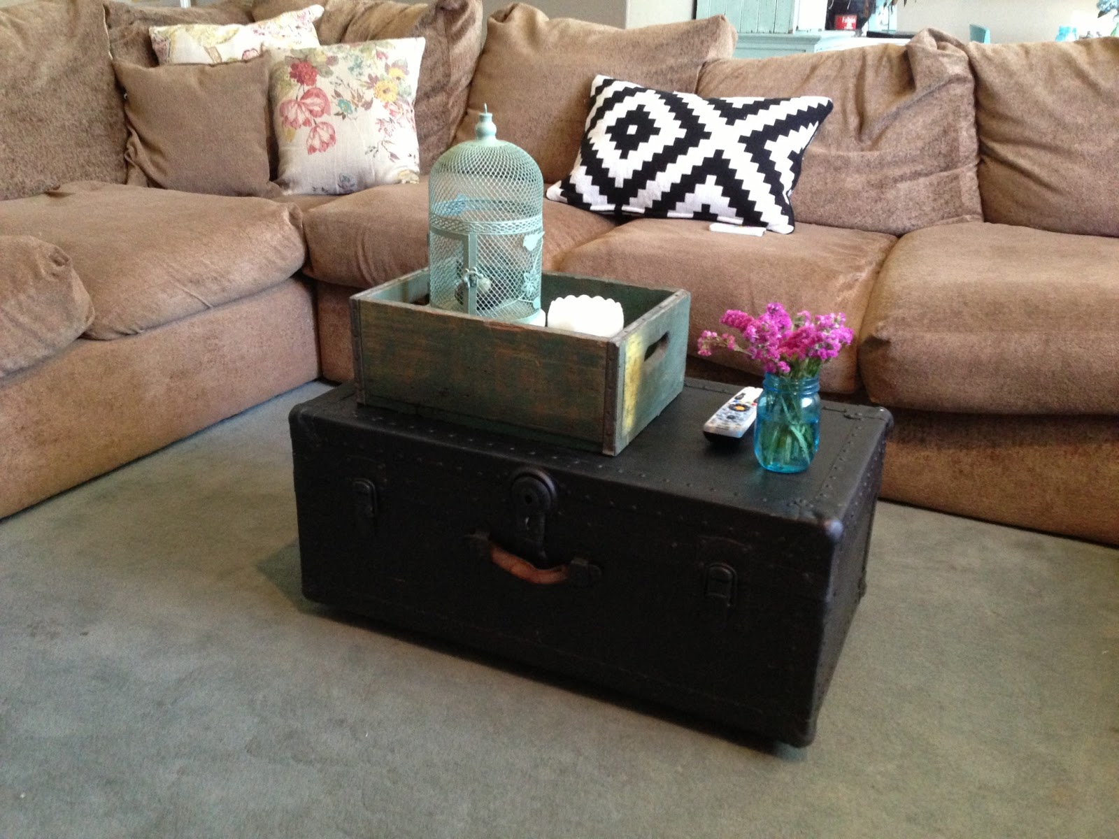 The Baeza Blog DIY Trunk Coffee Table