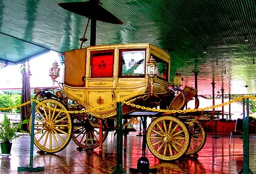 Gambar Alat transportasi kereta kuda kuno
