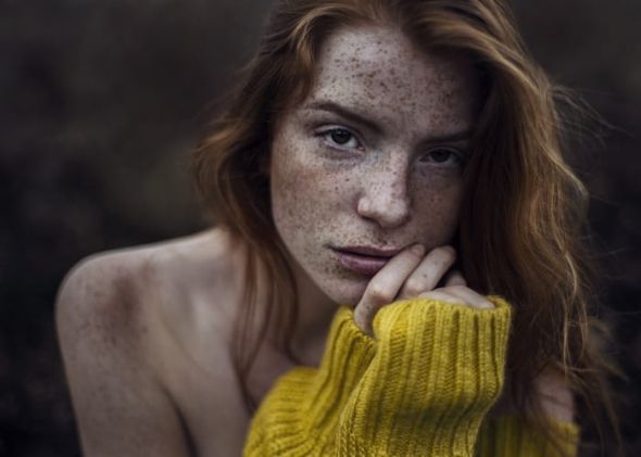 As belas modelos com sardas na fotografia de Agata Serge Agata Serge 500px arte fotografia fashion mulheres modelos sardas beleza preto e branco