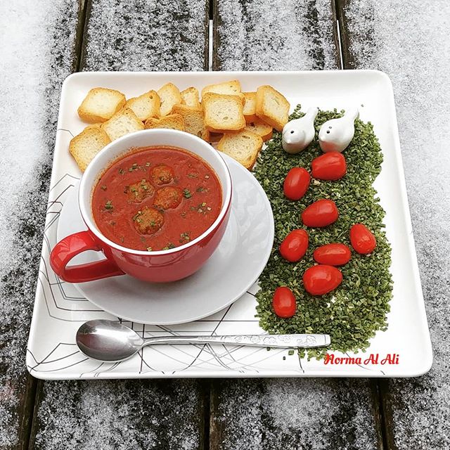 شوربه كورات اللحمه مع الطماطم Soup meat balls with tomatoes