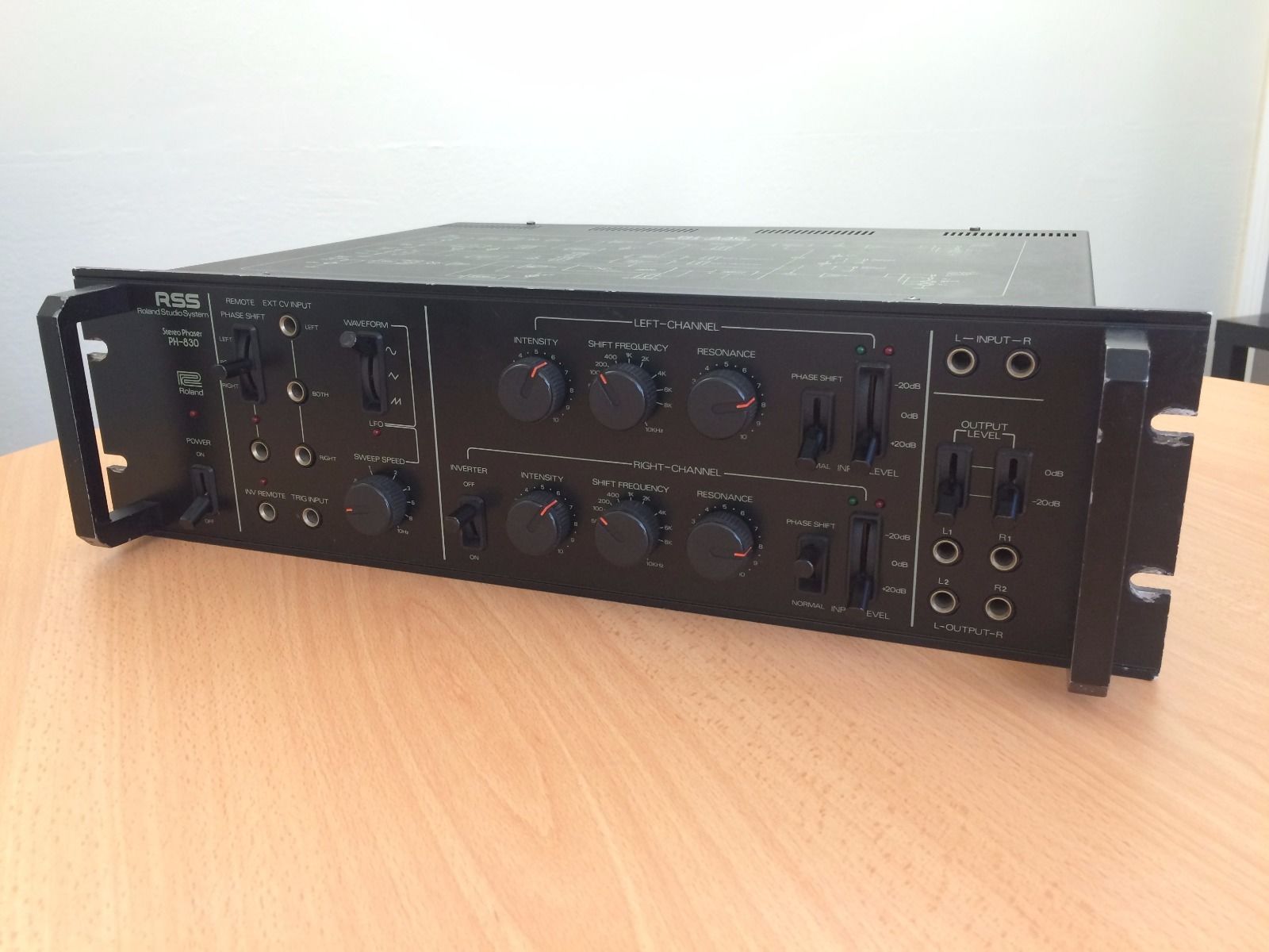 MATRIXSYNTH: Roland PH-830 - Stereo rackmount phaser w/ CV/trig