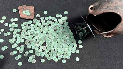 Крупный клад римских монет 4 века н.э, эквивалент оценки клада - £44,200 тыс. фунтов стерлингов...