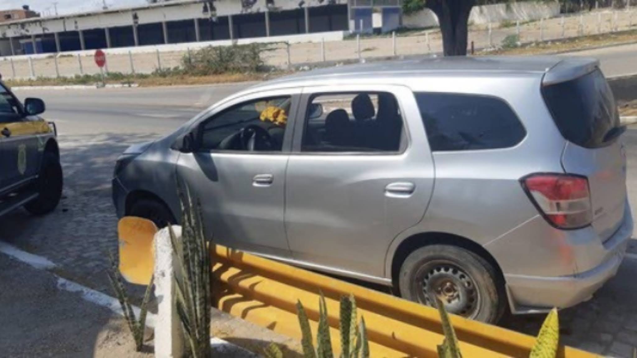 Homem é detido pela PRF em Sertânia, após comprar carro roubado em loja do Recife