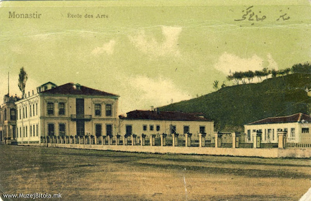 Уметничкото и занаетчиско училиште во 1908 година, сликано кон југ со дел од Тумбе Кафе. Издавач: Attar Faik. Неговата издавачка дејност почнува околу 1908 и трае сé до Балканските војни 1912 година. Сите негови разгледници се во боја - рачно боени, и се на два јазици. Францускиот е секогаш на левата горна страна, а турскиот горе десно, со арапската-старотурската азбука. Бидејќи не постои никаков податок за годината на издавање, според мотивите на самите разгледници и денот на нивното испраќање периодот би бил, како што нагласив, од 1908 до 1912 година. Исто така, и за печатницата во која се печатени овие разгледници немаме никакви податоци, но се работи за печатница од висок квалитет. Неговите разгледници се претежно поврзани со турската армија. Тука се Црвената и Белата касарна, Воената болница, Воената академија, но и објекти и места кои беа карактеристични за градот.