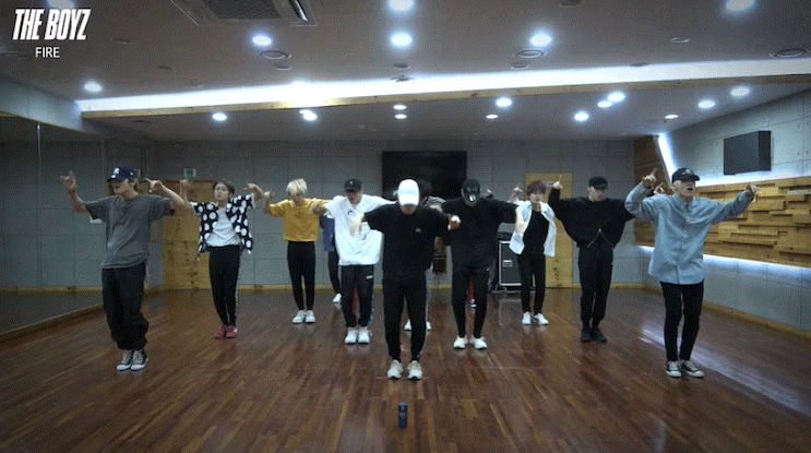 연습량 보이는 다인원 남돌의 불타오르네 커버 | 인스티즈