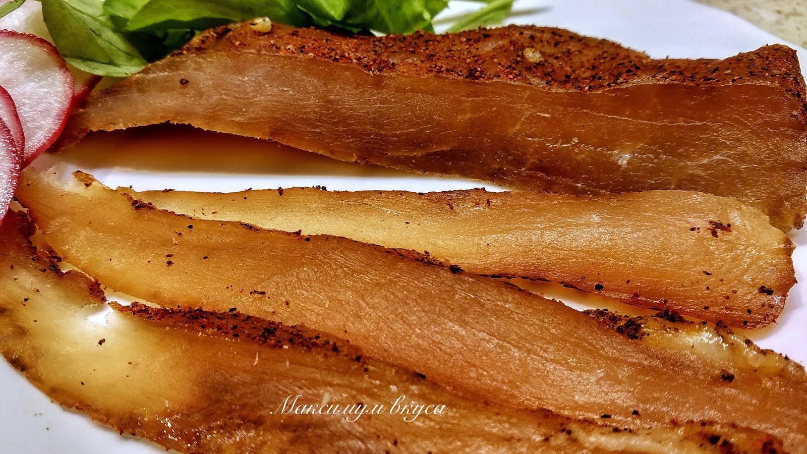 сушеные грудки курочки. вяленая грудка курицы к пиву. вяленая курица в сушилке. вяленое куриное филе. вяленое куриное мясо.