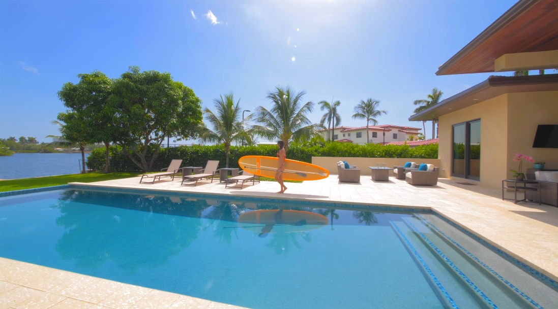 44 Photos vs. 919 S Southlake Dr, Hollywood, FL Luxury Home Interior Design Tour