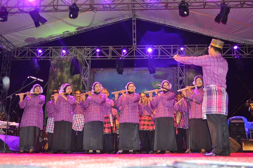 Grup Musik Bambu RINDU NADA SUMILLAN saat mentas di Lampung