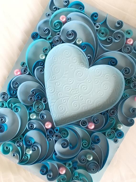 Paper quilling come realizzare una composizione a forma di cuore