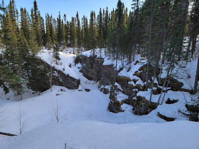 Sentier dans les monts Groulx pour le mont Jauffret