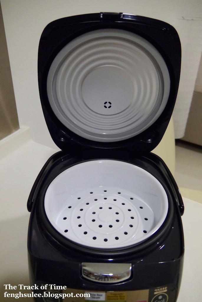 Hitachi Rice Cooker RZXMC10Y Black The Track of Time