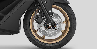NEW - COLOR WHEEL* Velg dengan warna emas membuat tampilan motor lebih elegan dan berkelas. Harga Kredit Motor Yamaha Terbaru 2018