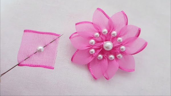 3 Easy Pearl and Ribbon Flowers Tutorials / The Beading Gem