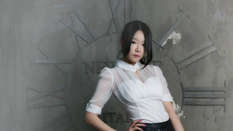 Lee Eun Seo – White Sheer and ruffle skirt