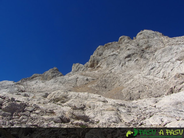 Bajo la cima del Torrecerredo