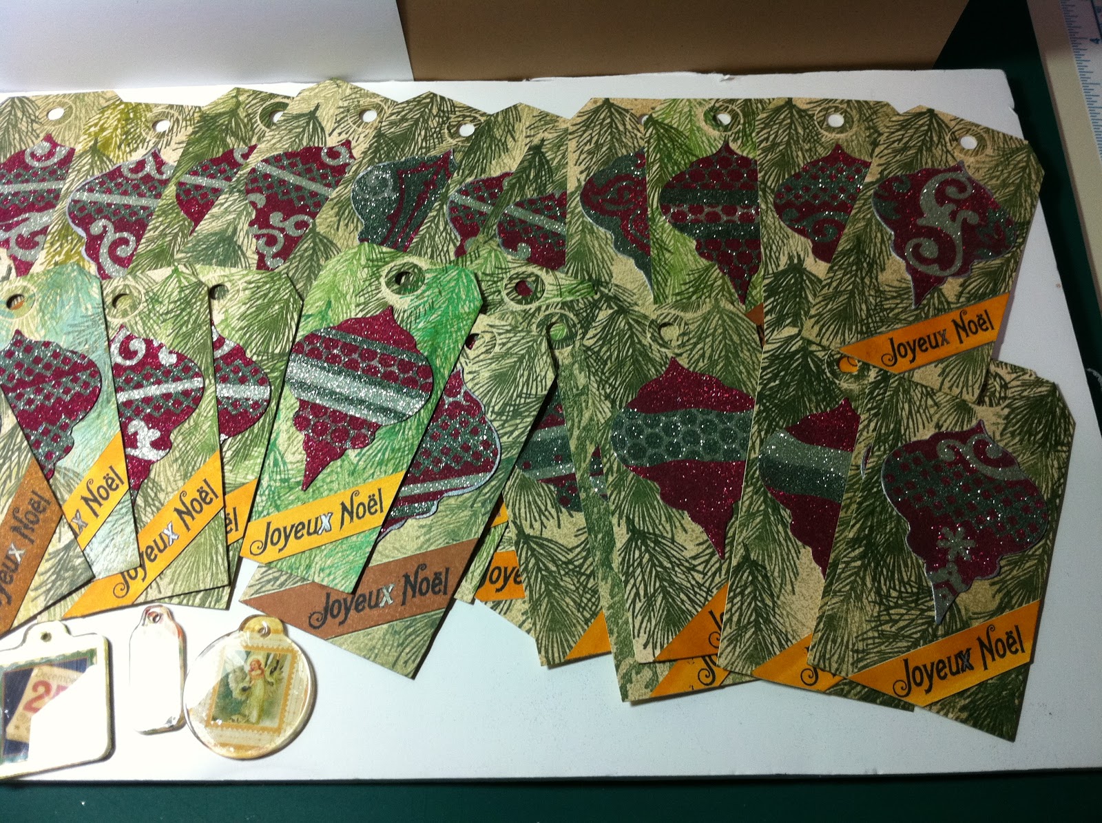 Tweedcurtain Productions: Joyeux Noel Christmas Tags