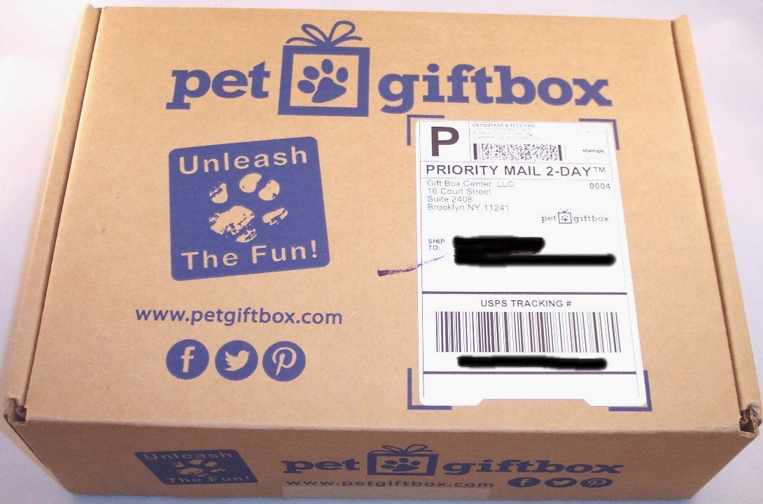 Lone Star Shopper Pet Gift Box Review, December 2014 + FREE First Box