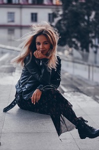 ropa negra mujer