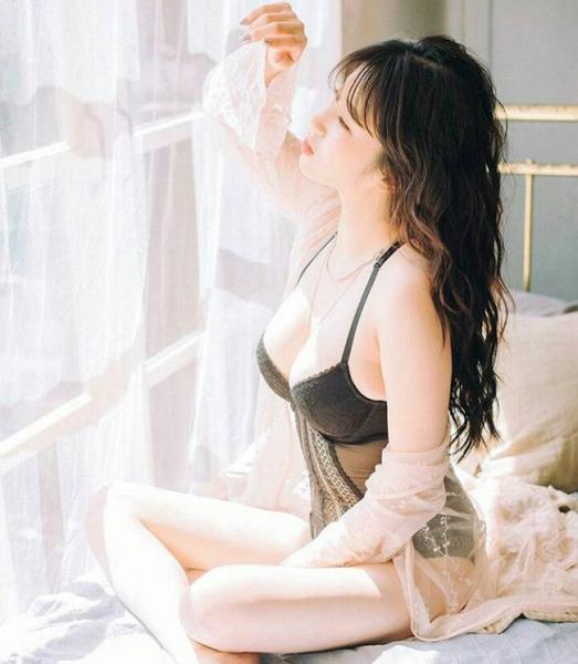 MC trực tuyến hút hồn hàng triệu fan nam nhờ vòng một gần 100 cm MC trực tuyến hút hồn hàng triệu fan nam nhờ vòng một gần 100 cm