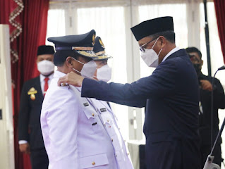 Theofilus Allorerung dan dr. Zadrak Tombeq Bupati dan Wakil Bupati Tana Toraja Periode 2021-2024
