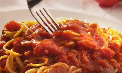 Spaghetti with herby tomato sauce