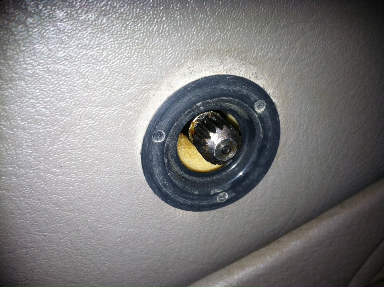 Car Audio Tips Tricks and How To's How To Remove/Replace A Vehicle's Window Handle/Crank