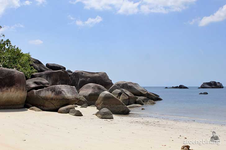 pantai tanjung tinggi belitung