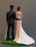 sposini realistici per torta sposo in uniforme da gala con fascia e sciabola milano orme magiche
